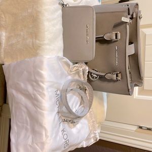 Michael Kors bag with wallet Gray shoulder strap still in package